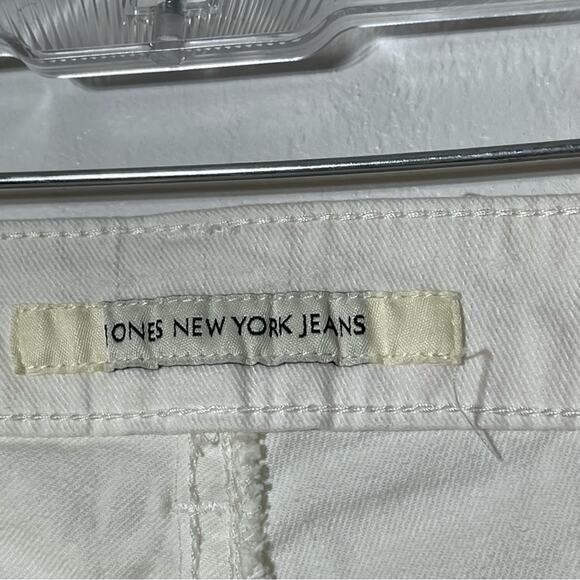 Jones New York Jeans, Size 10 Short. Mercer Bootcut. In excellent condition! - Picture 5 of 8